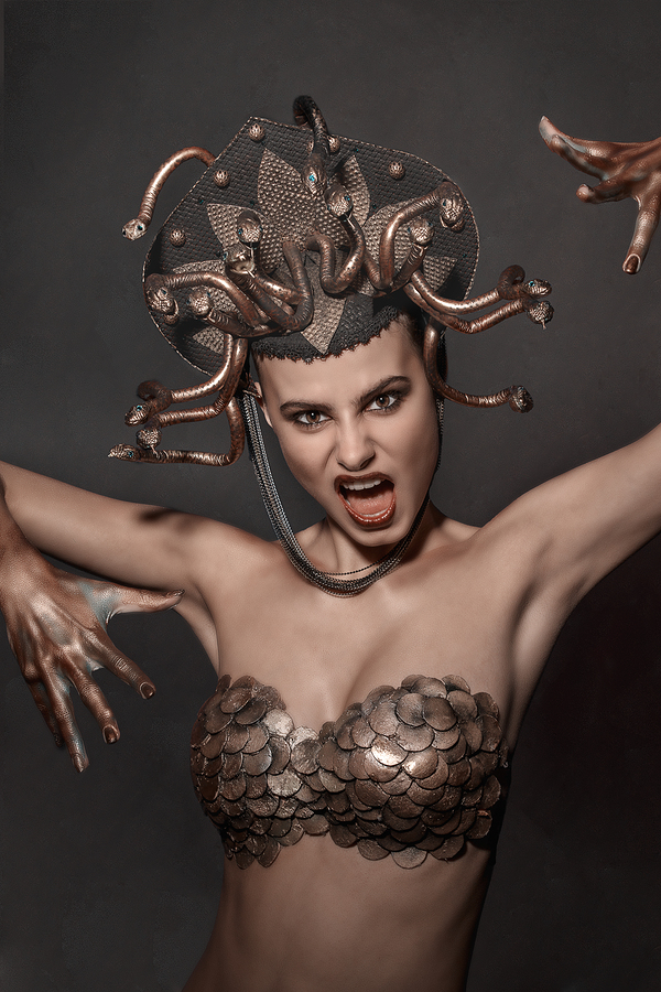 Als mystische Schlangengöttin aus der griechischen Mythologie verkleiden - Sexy und geheimnisvoll - Foto: Mukanoff/Bigstock